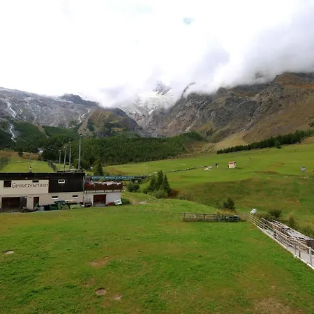 Derby Ski-in/out 公寓 萨斯费